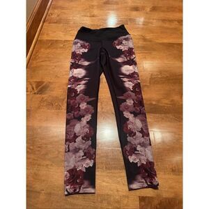 Woman’s the North Face floral workout pants size M